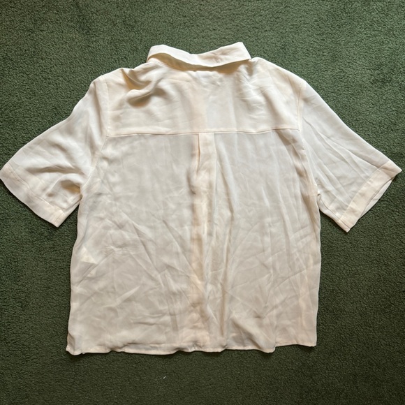 H&M Cream Short Sleeve Crepe Button Up Blouse - Size 6 - Picture 3 of 3